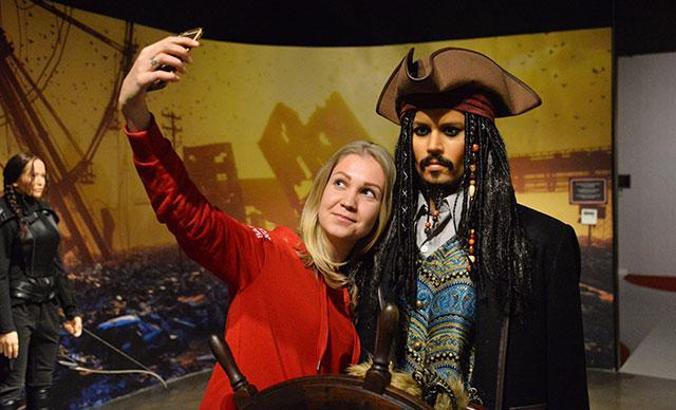 AQUARIUM & LAND OF LEGENDS NIGHT TOUR