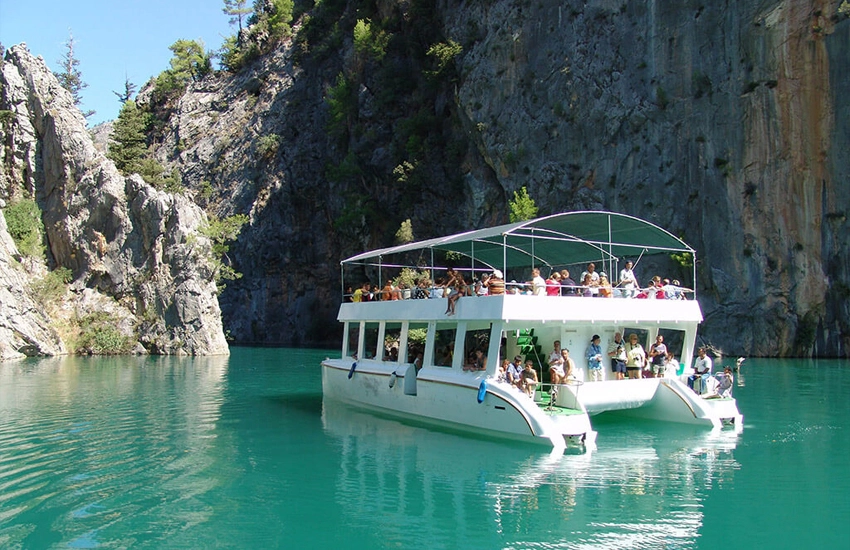 Grüner Canyon Bootstour