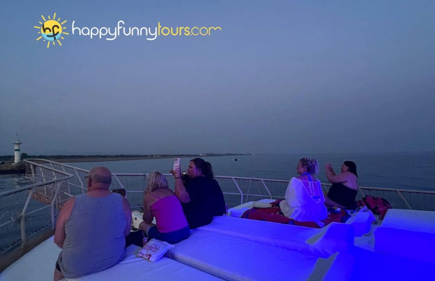 Entspannende Sonnenuntergangs-Bootstour