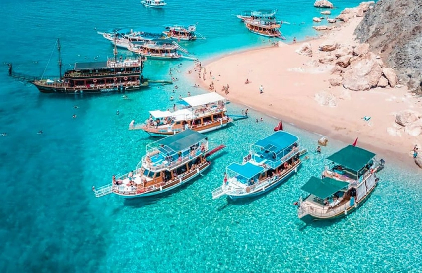 Maldivian Boat Tour (Suluada Island)