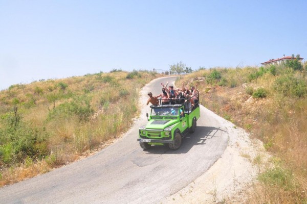 Ailelere Özel VIP Jeep Safari Macerası