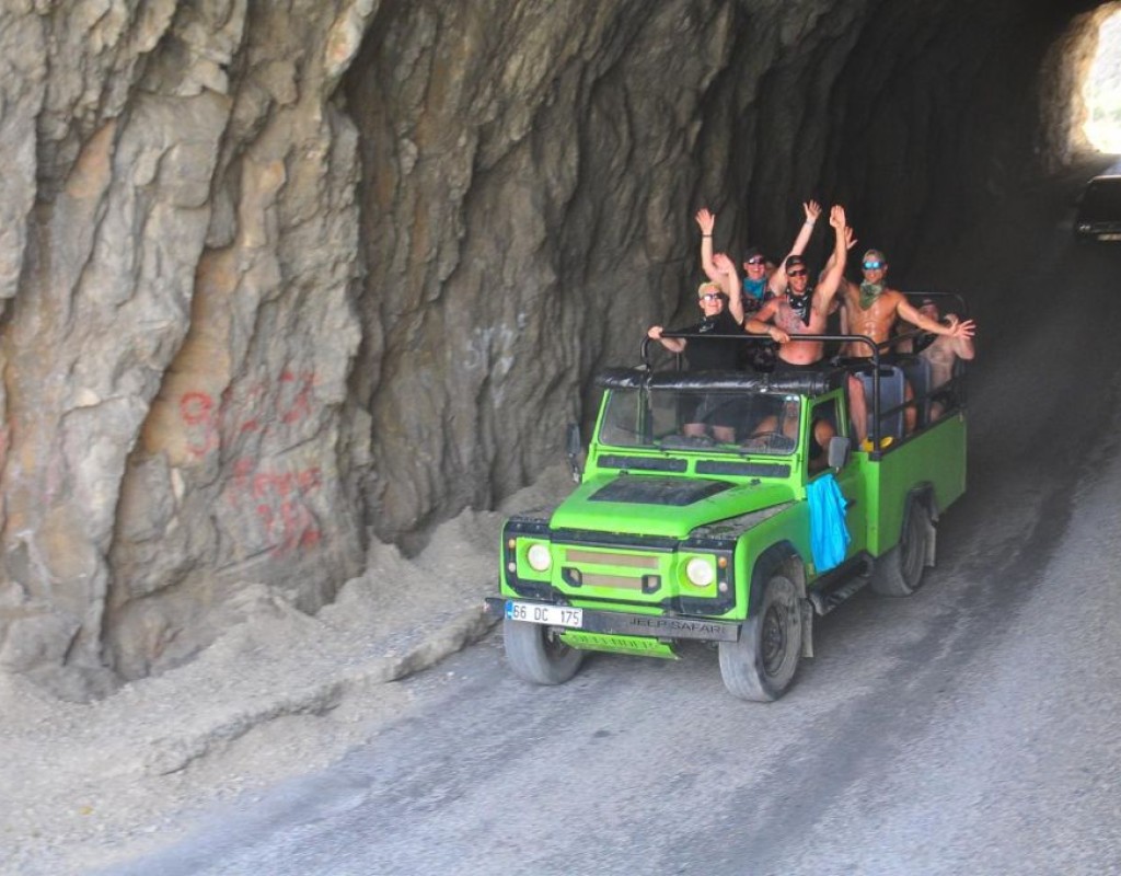 Ailelere Özel VIP Jeep Safari Macerası