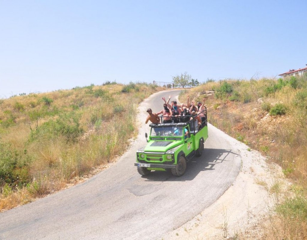 Ailelere Özel VIP Jeep Safari Macerası